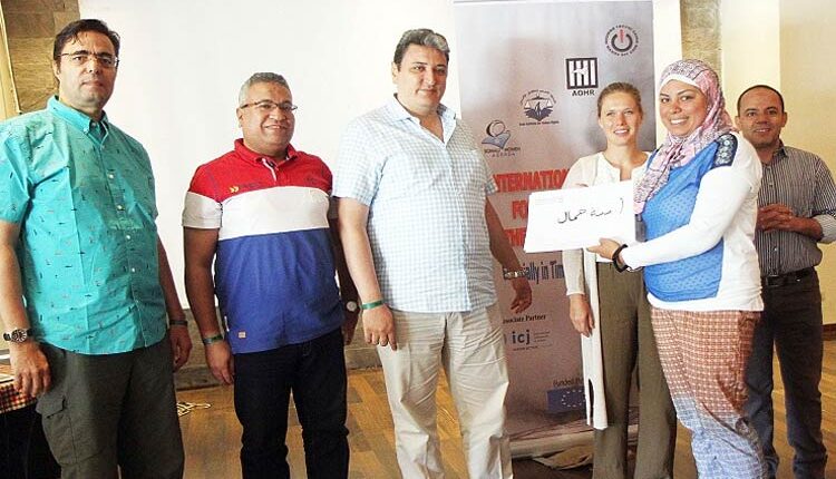 بالصور.. المنظمة العربية تكرم صحفيتي الوفد بالغردقة – الأحد, 06 أغسطس 2017